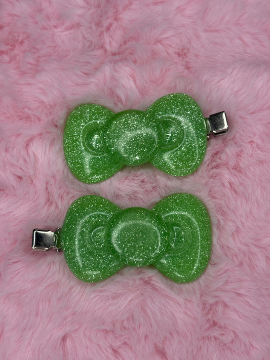 Green bow clips